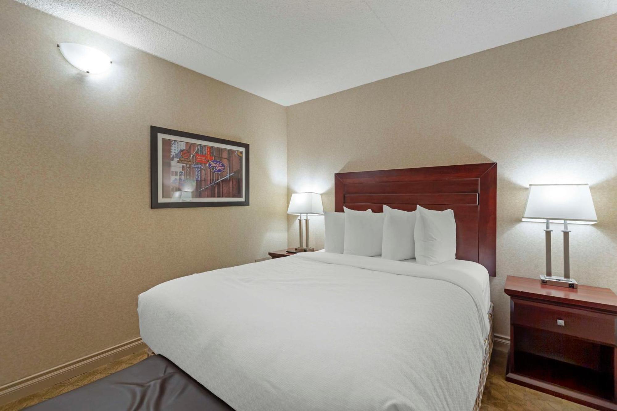 Best Western Plus City Centre Inn Edmonton Bagian luar foto