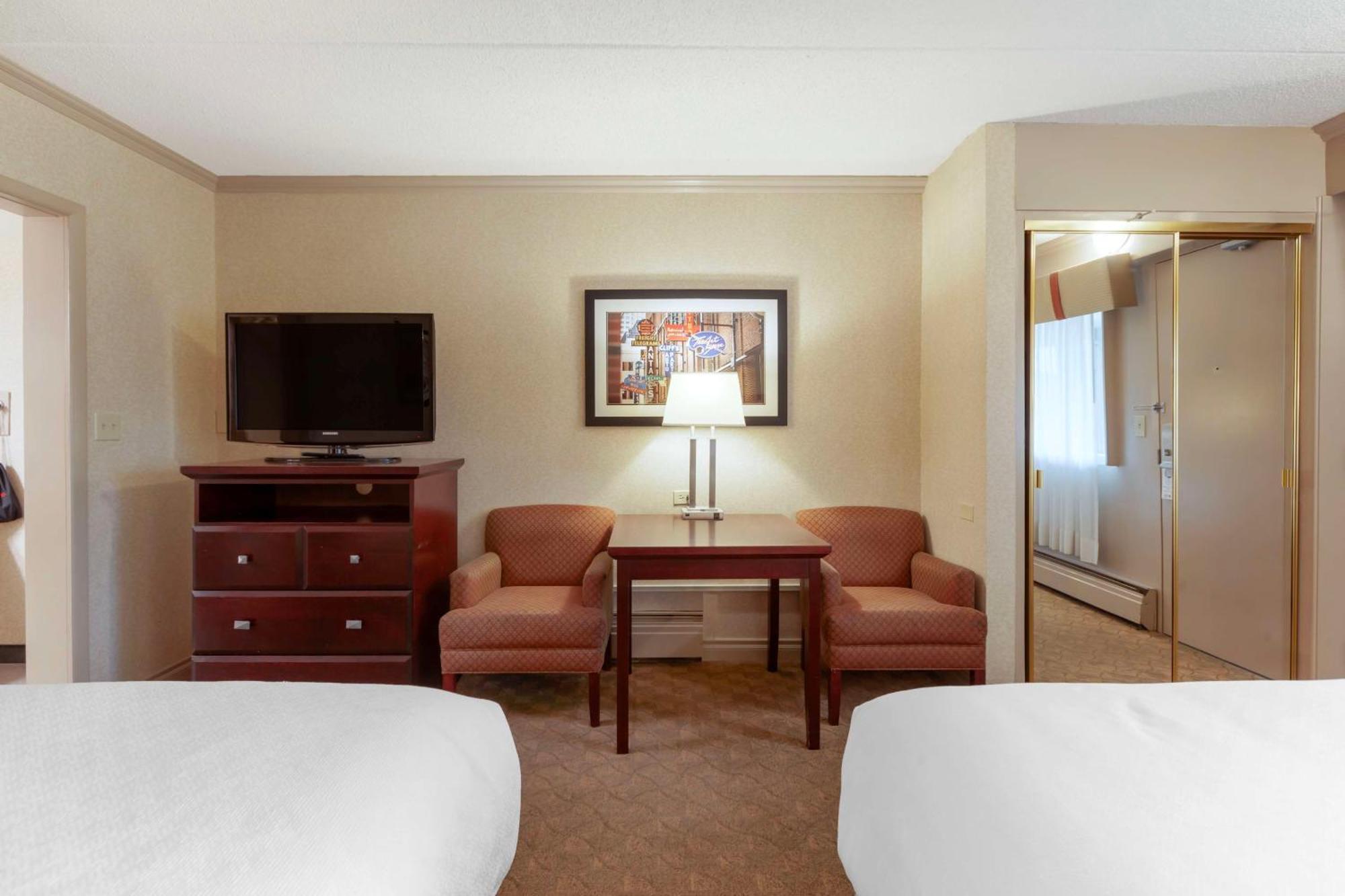 Best Western Plus City Centre Inn Edmonton Bagian luar foto