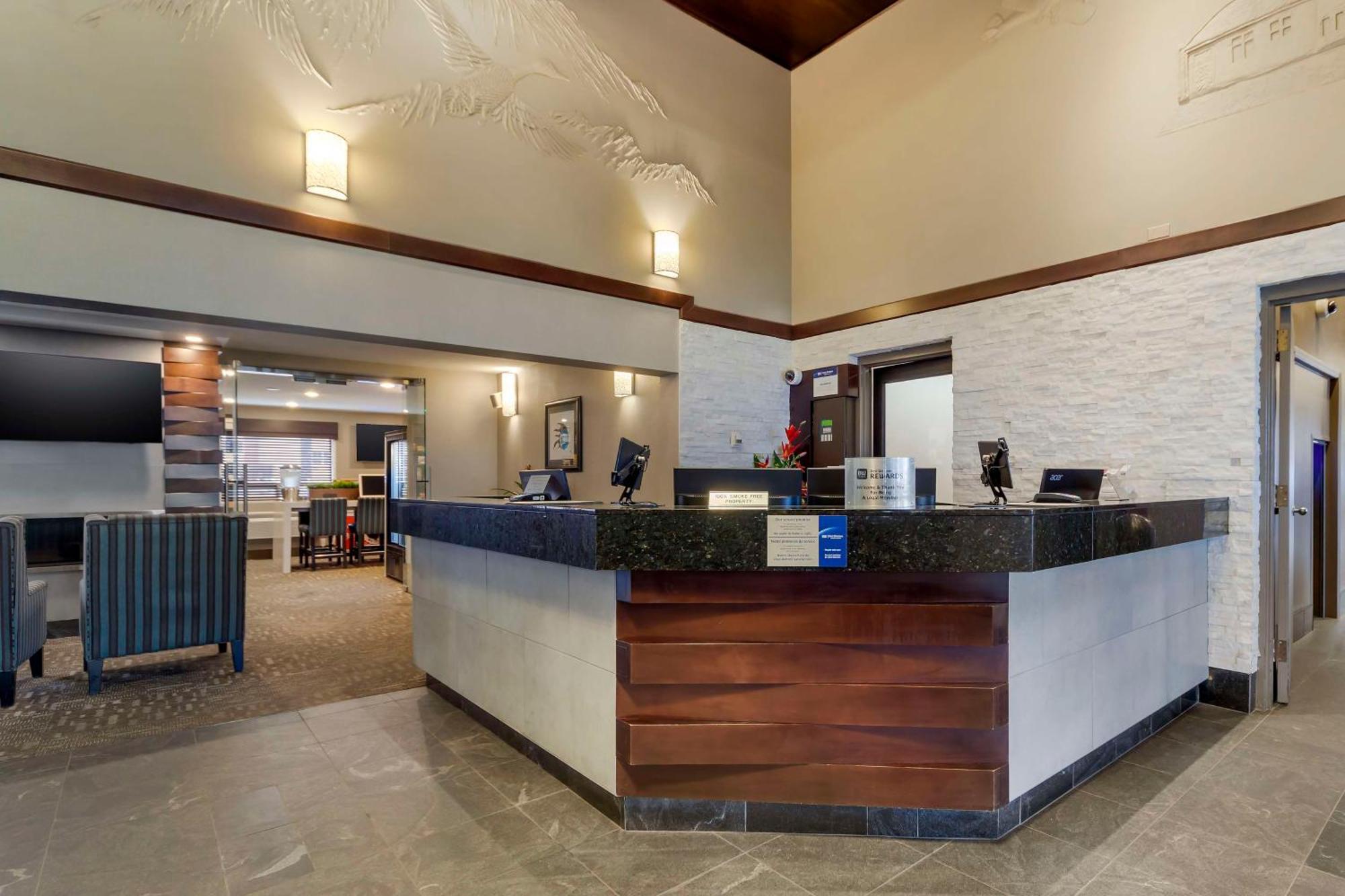 Best Western Plus City Centre Inn Edmonton Bagian luar foto